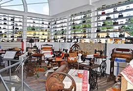 Eisen und Glas Art Galerie - "Das verrückte Bügeleisenhaus"